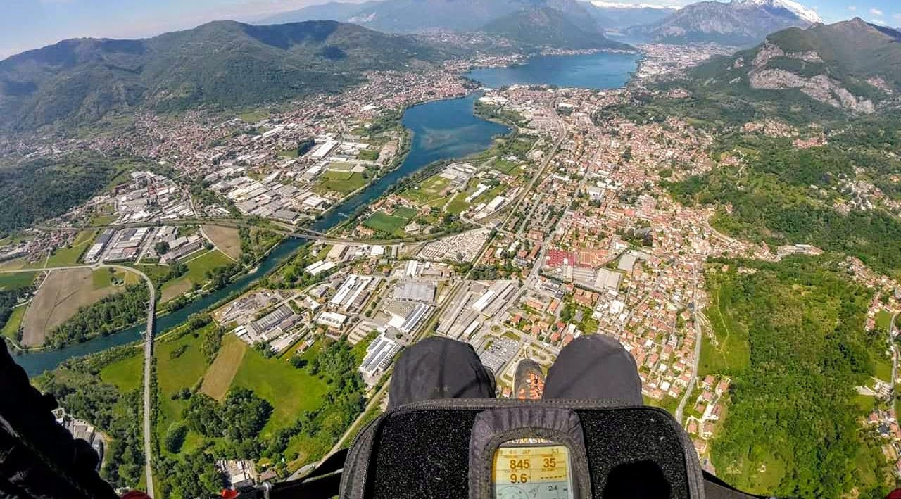 Paragliding in Italy