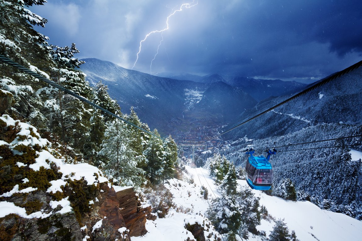 Cable car lift in Encamp