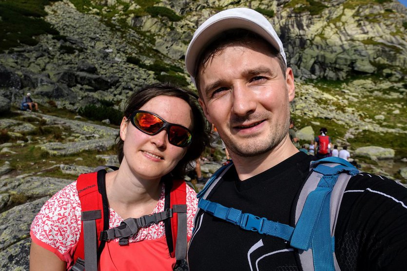 Couple_hiking_to_Bystrá_lávka_High_Tatra_mountains_Slovakia