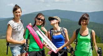 Hiking bachelorette party in the mountains