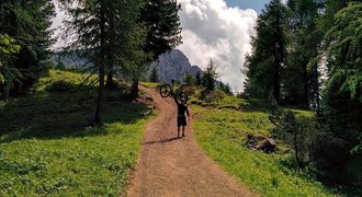 trail 120 leading to Rifugio Città di Carpi - Dolomites