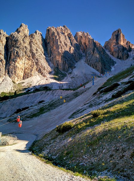 Cable car leading to Forcella de Staunies, located next to Rifugio Lorenzi - Monte Cristallo