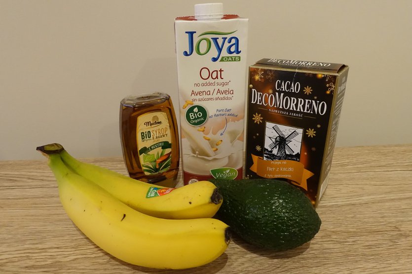 Ingredients for vegan avocado and banana pudding