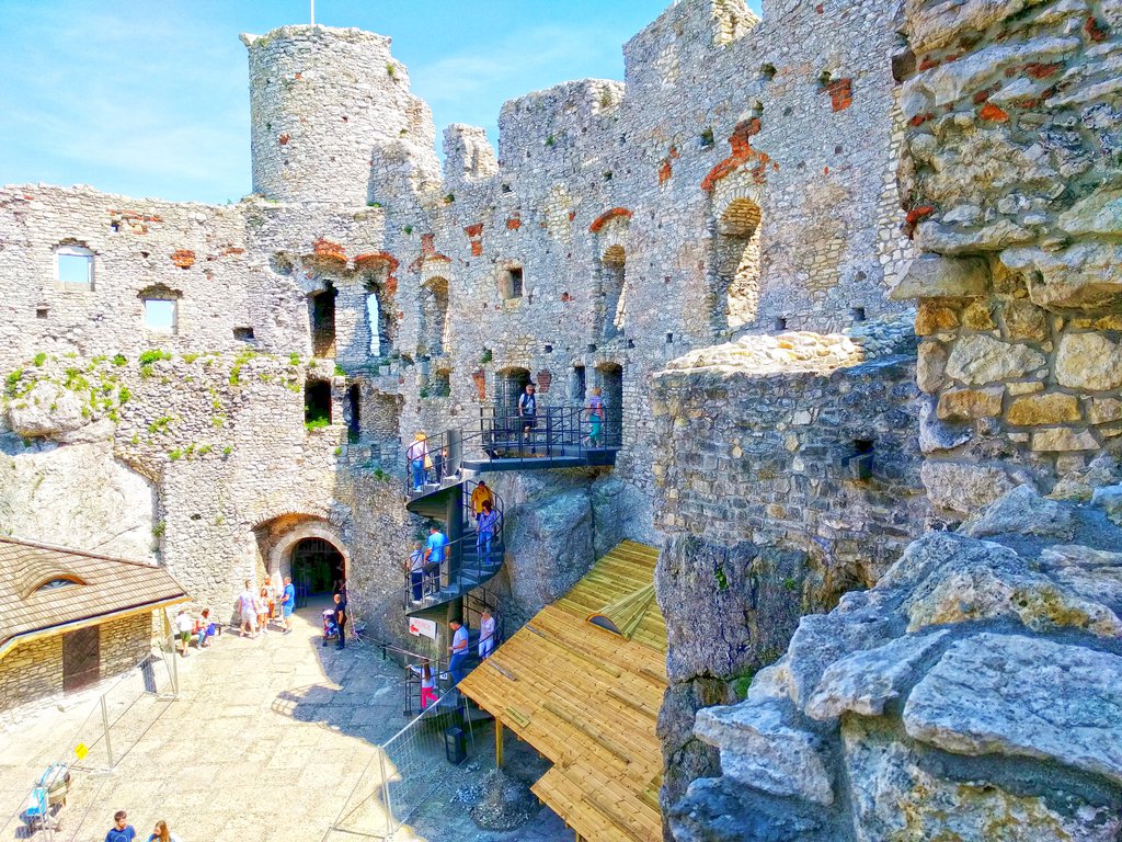 Ogrodzieniec the biggest castle in Europe