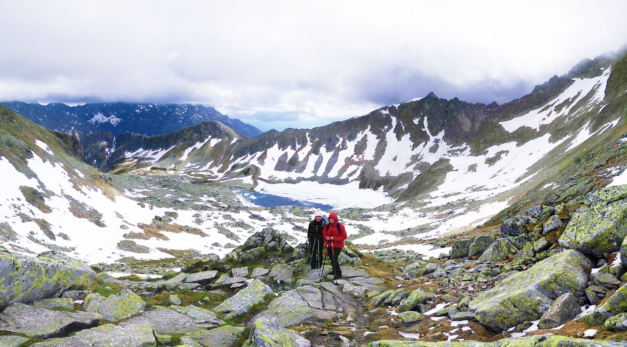 joanna and her sister in valley of five ponds