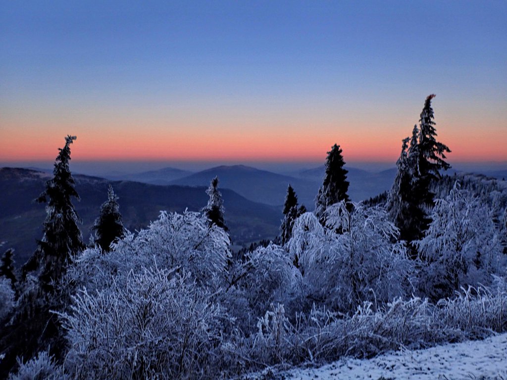 Beskid Wyspowy Polish mountains.JPG