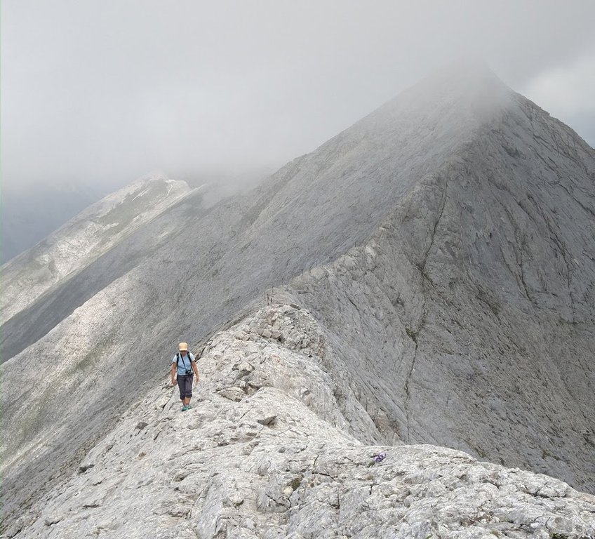 Koncheto Ridge trail, Pirin National Park in Bulgaria.jpg