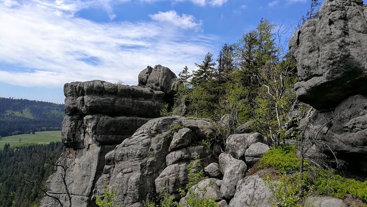 Szczeliniec Wielki trail in Stolowe mountains, Poland