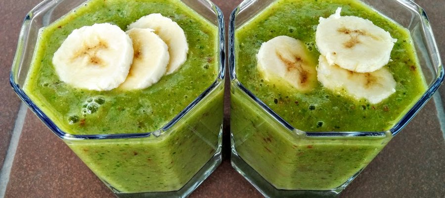 Dairy-free fruit and veegie smoothie with flaxseeds