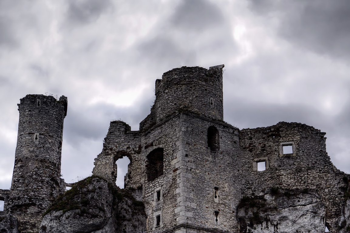 Ogrodzieniec castle in Poland