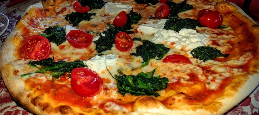 Italian vegetarian pizza tri colore